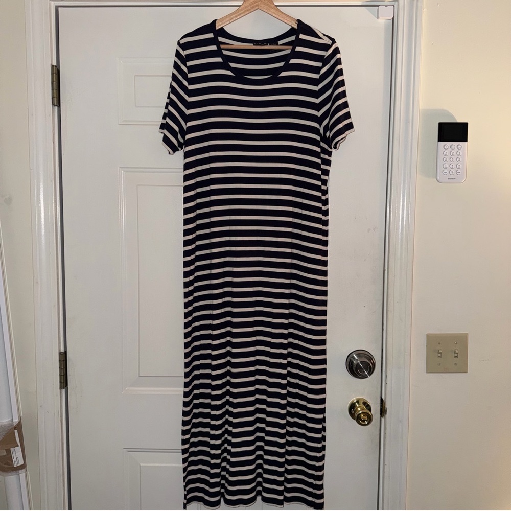 Navy and White Striped Short Sleeve Maxi Dress. By TAHARI Sz XL